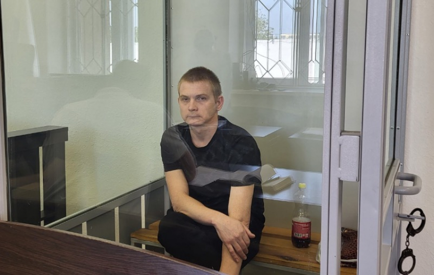 В Запорожской области пьяный отчим сбросил с высоты собственного роста трехлетнего пасынка
