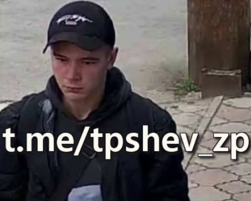 В Запорожье парень дерзко обокрал холодильник с энергетиками и попал на видео