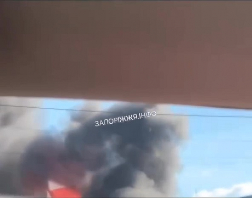 Логистический терминал ВСУ загорелся после взрывов в Запорожье