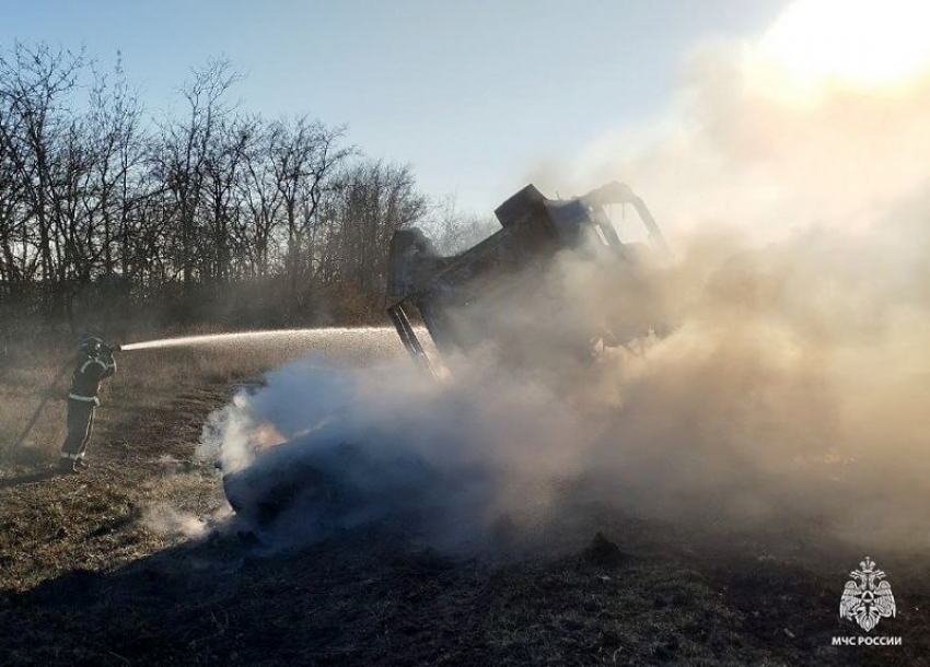 Дым видели в Херсонской области: бензовоз внезапно вспыхнул на трассе «Новороссия» под Акимовкой