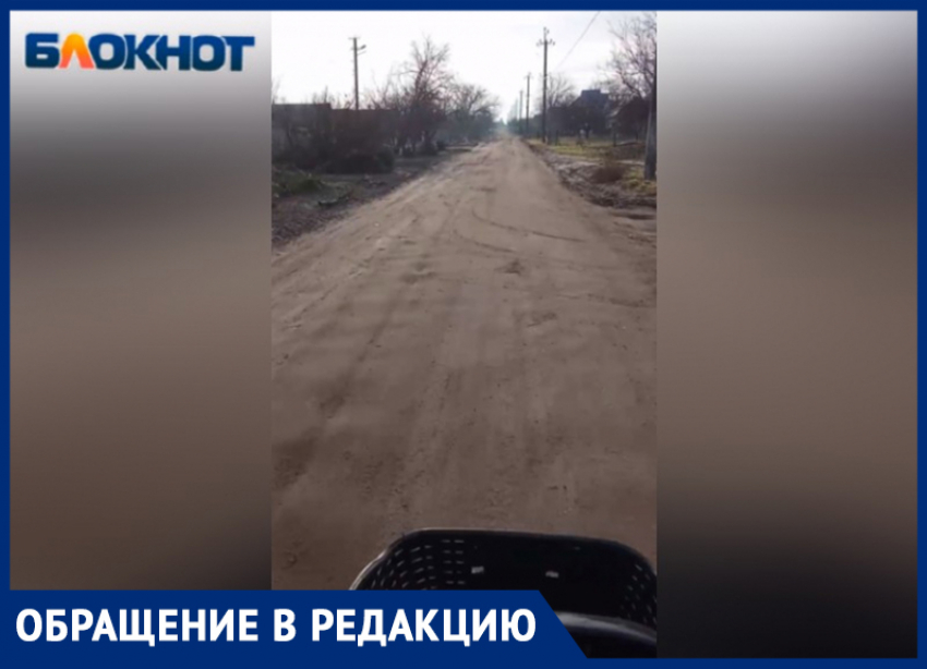 Велосипедист из Вознесенки на видео возмутился плохой дорогой на улице Огородной