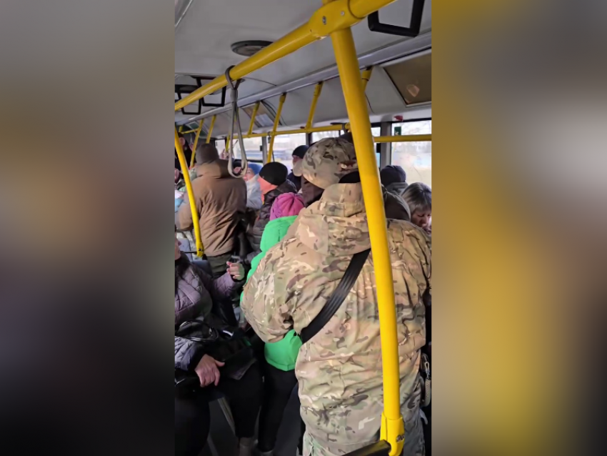 Появилось видео, как запорожские военкомы устроили облаву в автобусе