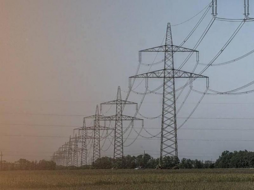 Аварии на электросетях лишили света жителей шести сёл в Васильевском и Приморском округах