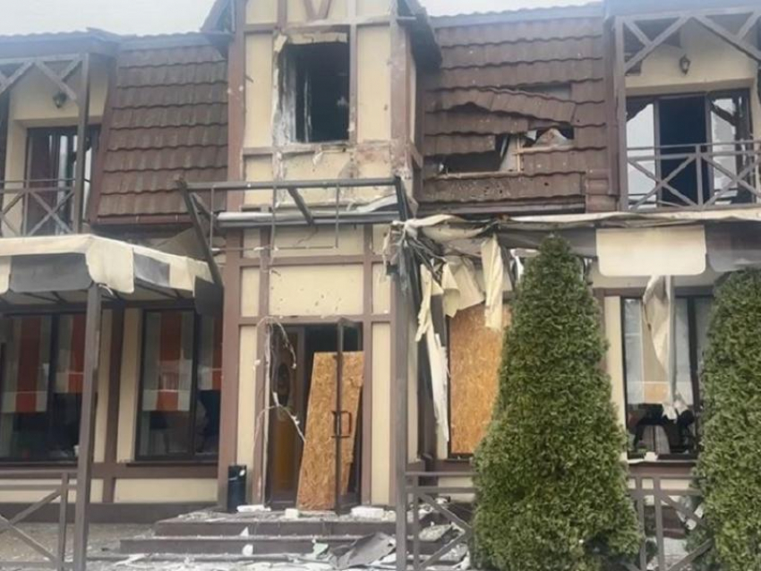 Появились кадры последствий удара ВСУ по кафе в центре Васильевки