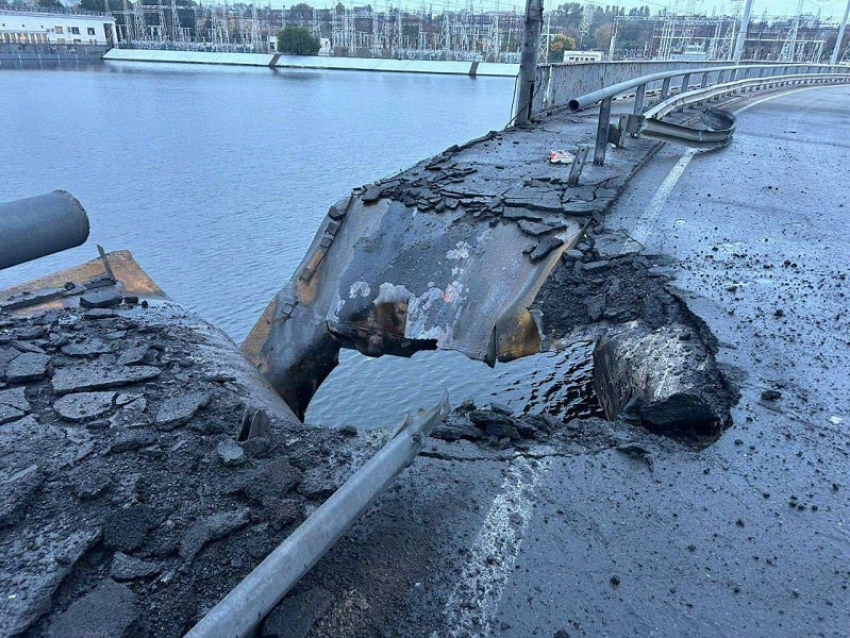 Опубликовано фото плотины ДнепроГЭС в Запорожье после мощного ночного удара ВКС РФ