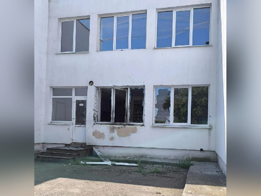 Киевские террористы ударили дроном по школе в Водяном
