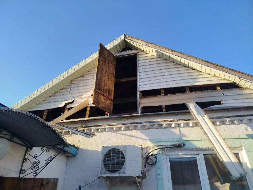 ВСУ ударили по частному сектору в поселке Камыш-Заря Запорожской области