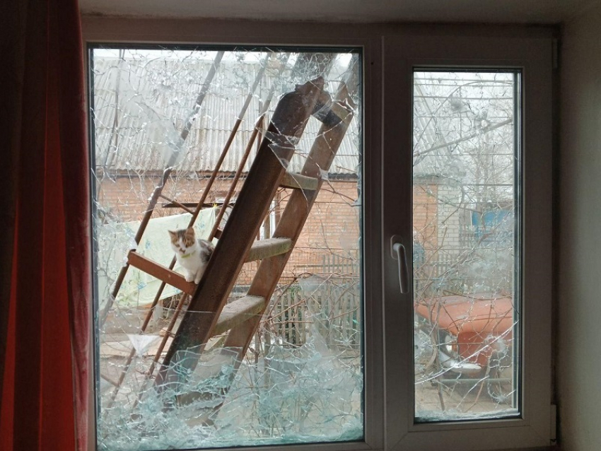 Дрон ВСУ ударил по жилому дому и припаркованной машине в Пологах