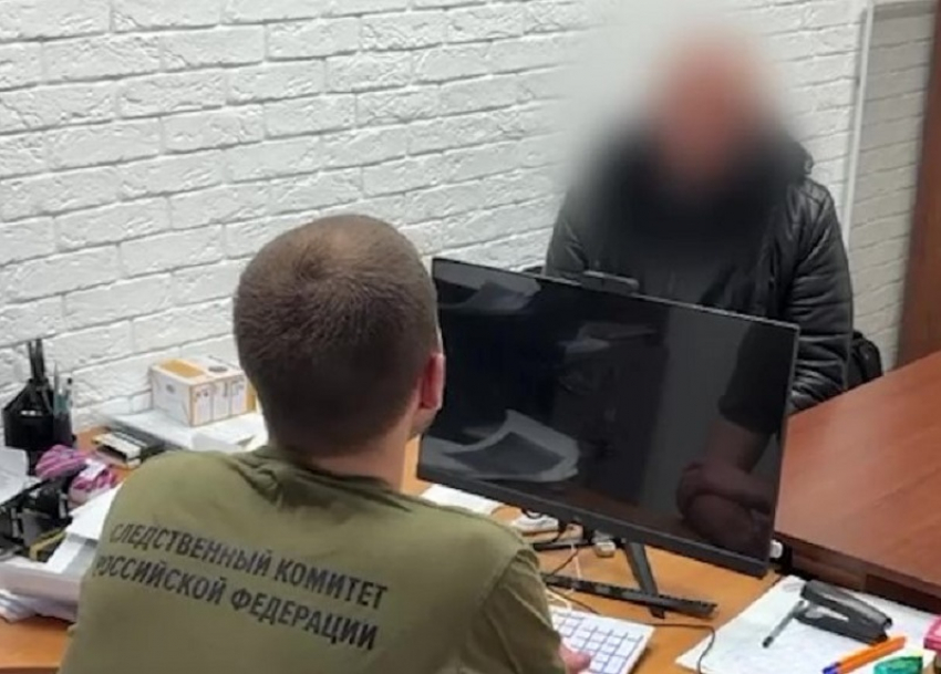 «Топором по затылку, молотком в лоб»: запорожец на камеру признался в пьяном убийстве знакомого 