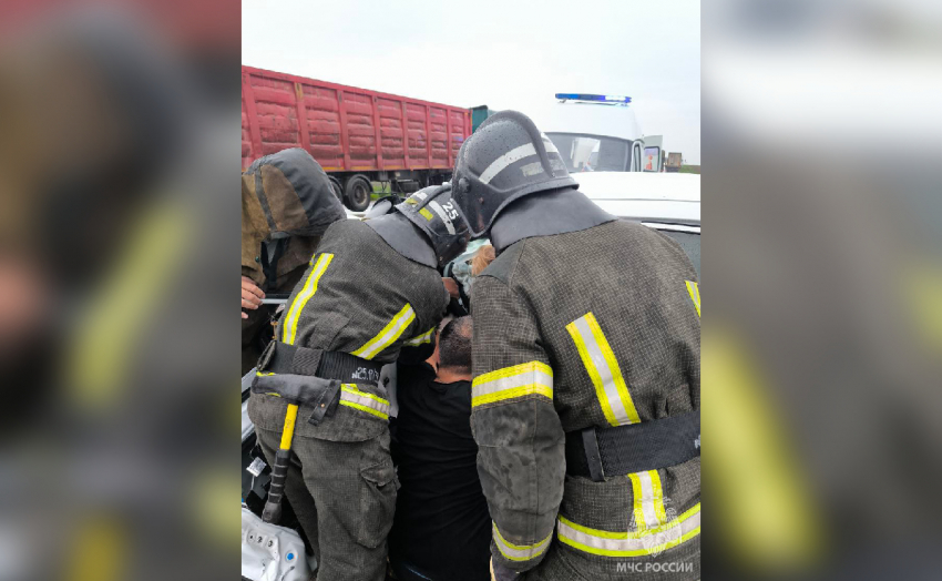 Один человек погиб и двое пострадали в ДТП в Запорожской области