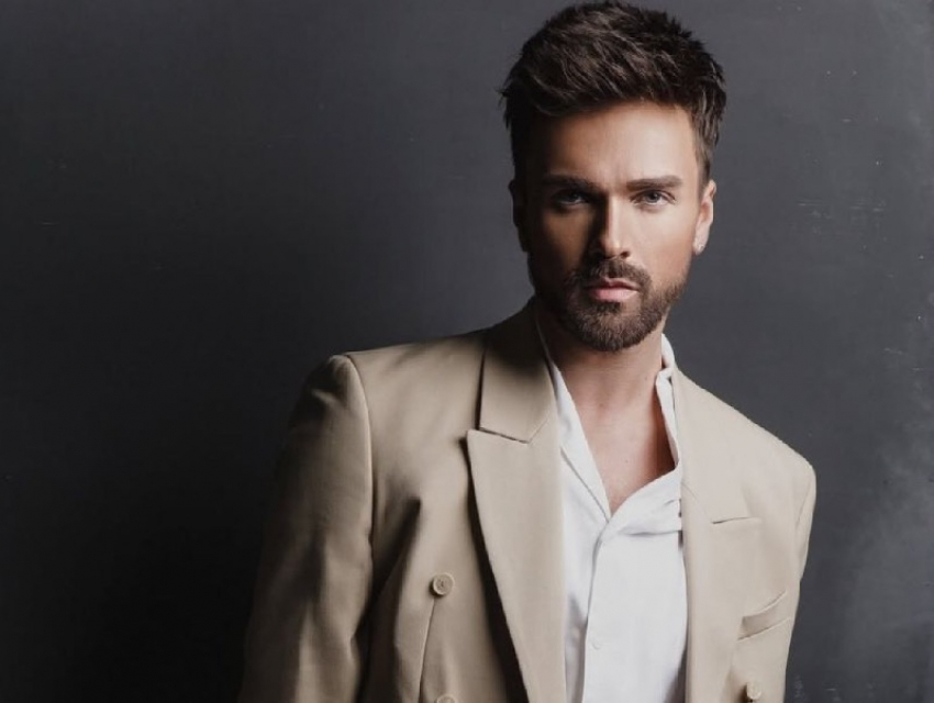 Проклятие “Евровидения”, травля и гостевой брак: как певец из Запорожья Александр Панайотов выбрался из нищеты и добился популярности